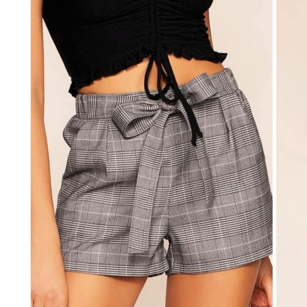 Divided H&M shorts with front tie
